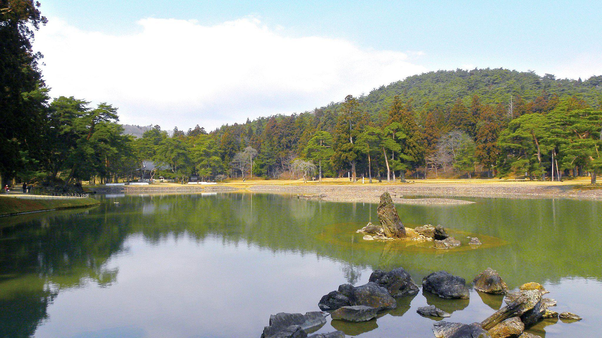The pure land garden of Mōtsū-ji