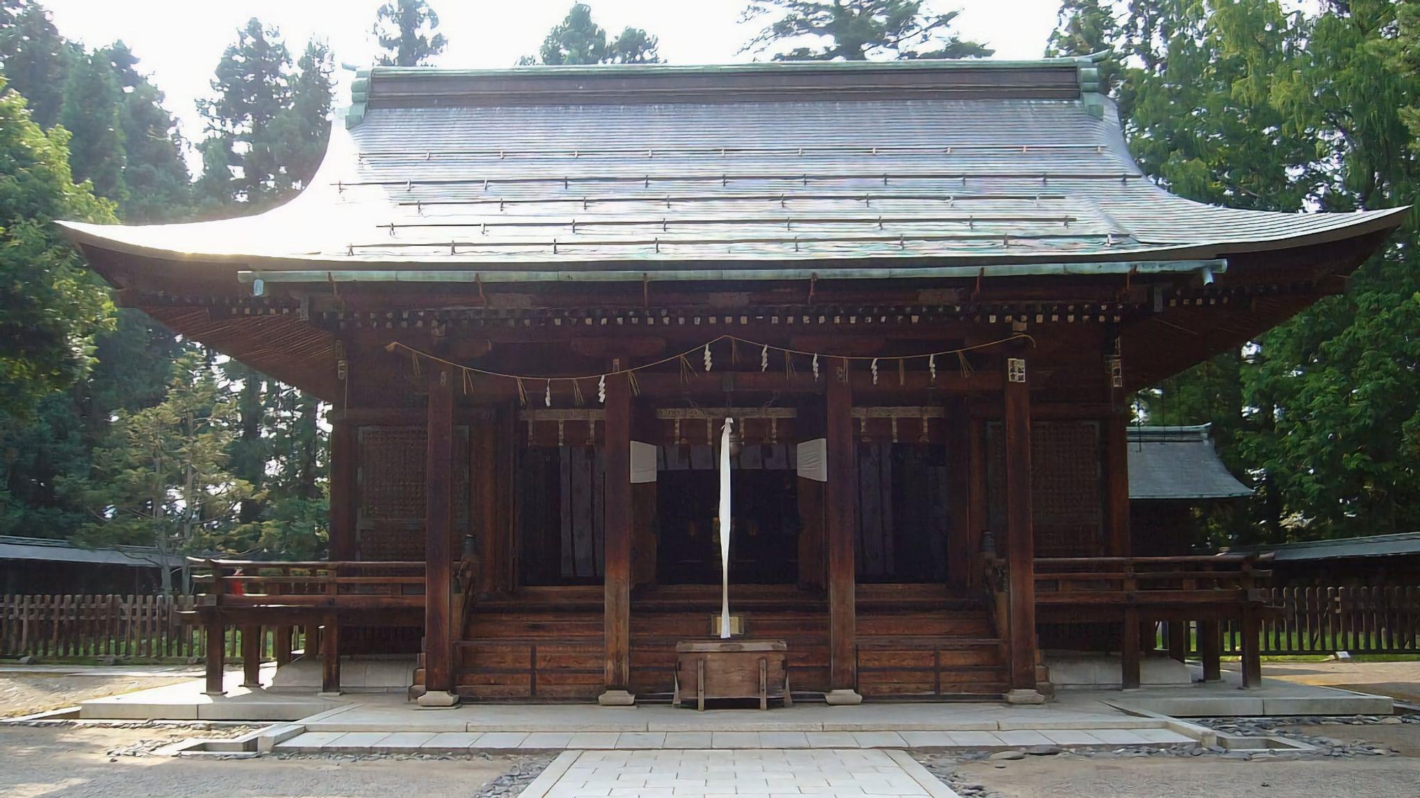 Uesugi Shrine Exterior