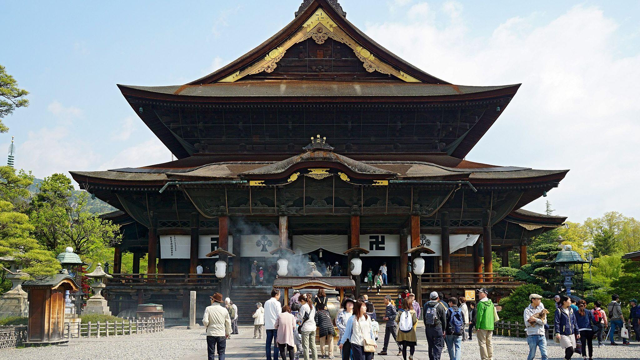 Zenkō-ji Exterior