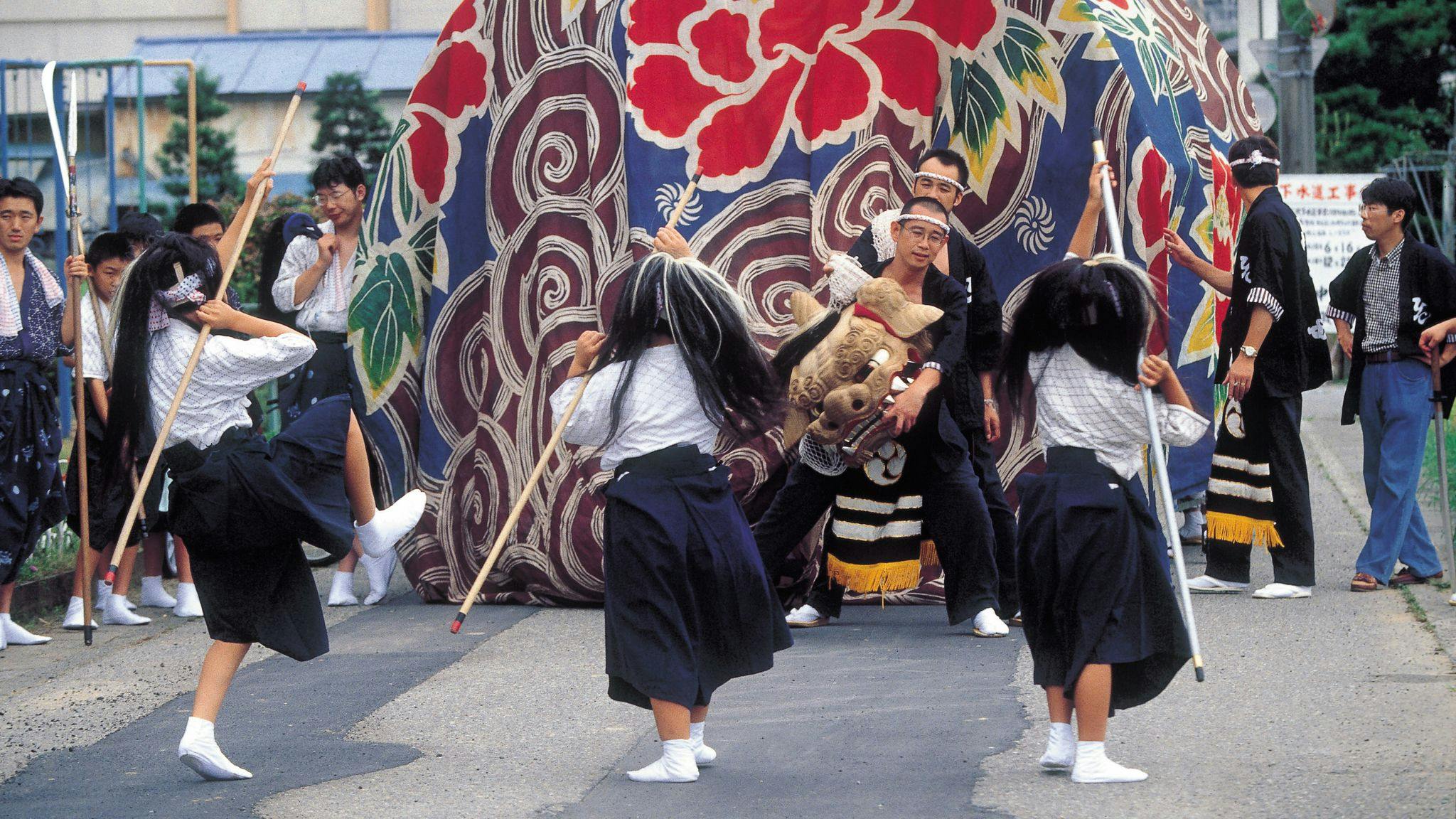 Traditional dance performance at the Hassaku Festival