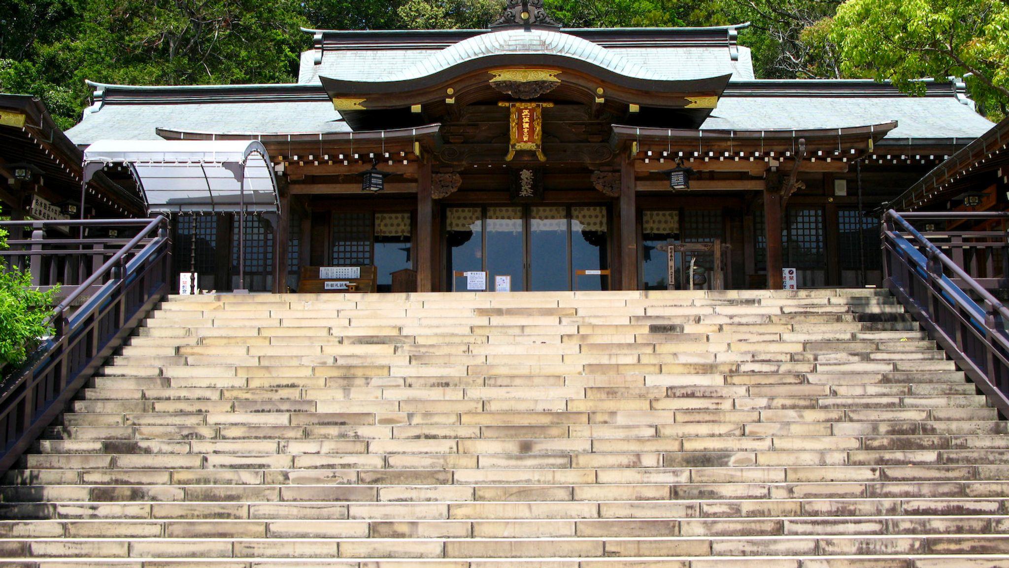 Stairways to Suwa Shrine