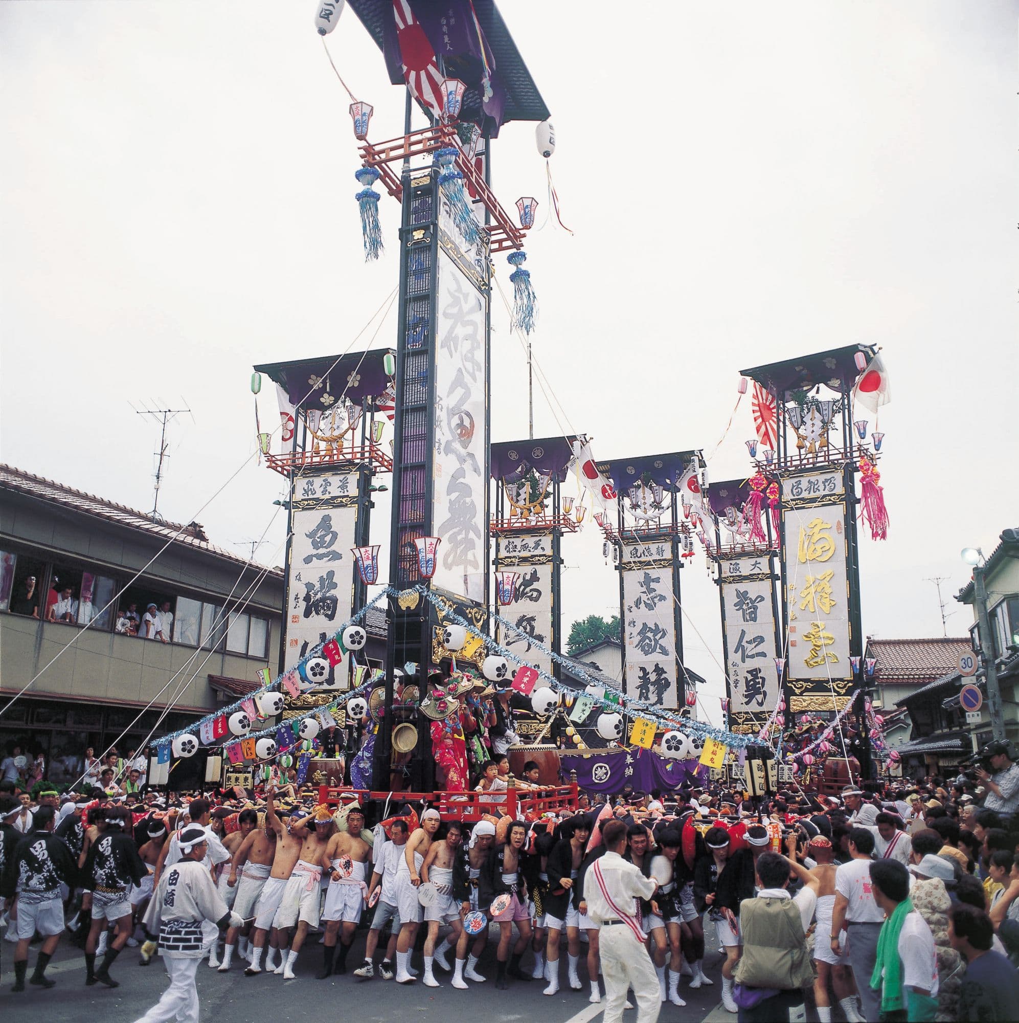 Floats at the Issaki Hoto Festival