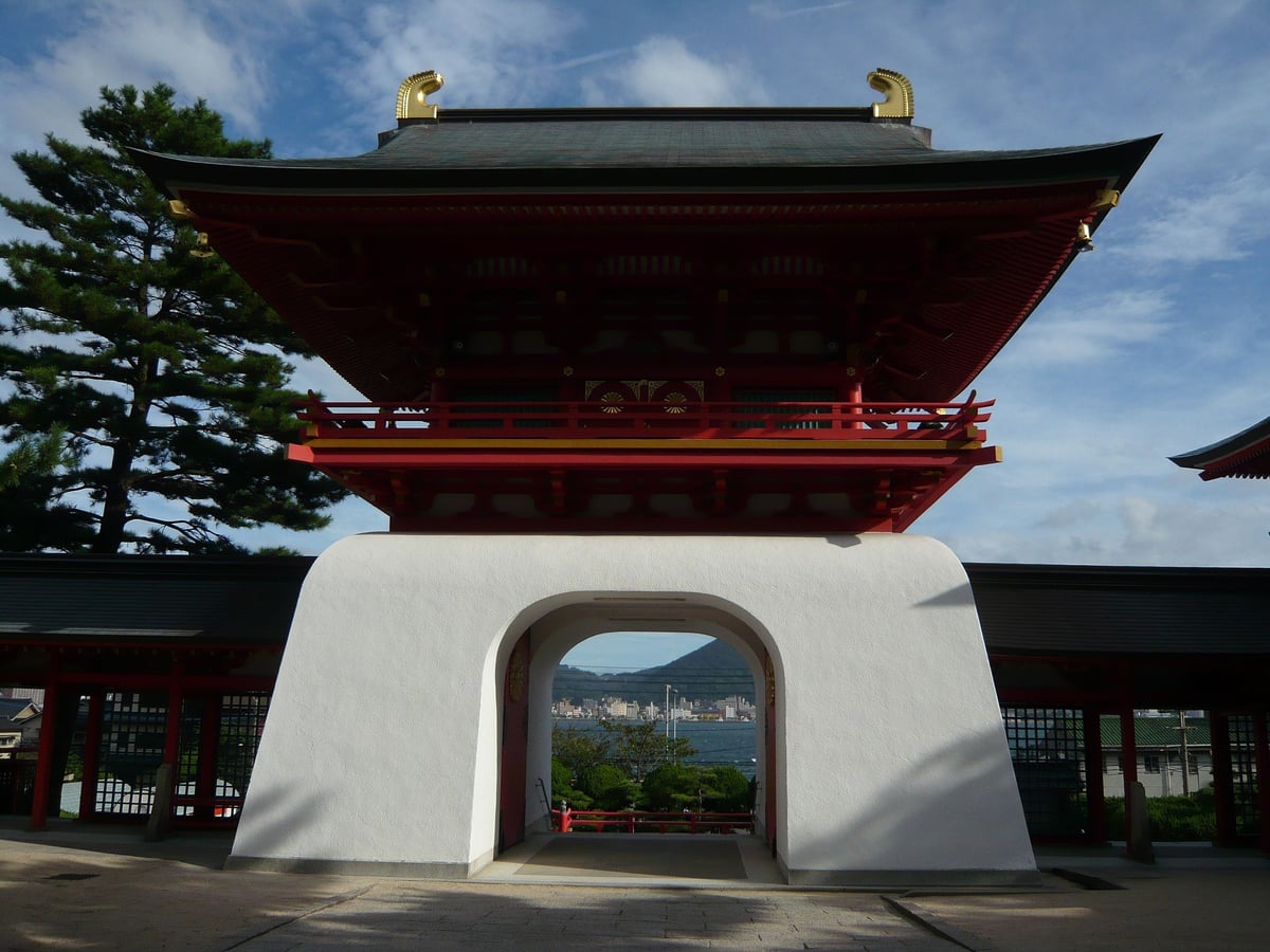 The Suiten-mon of Akama-jingū in Shimonoseki