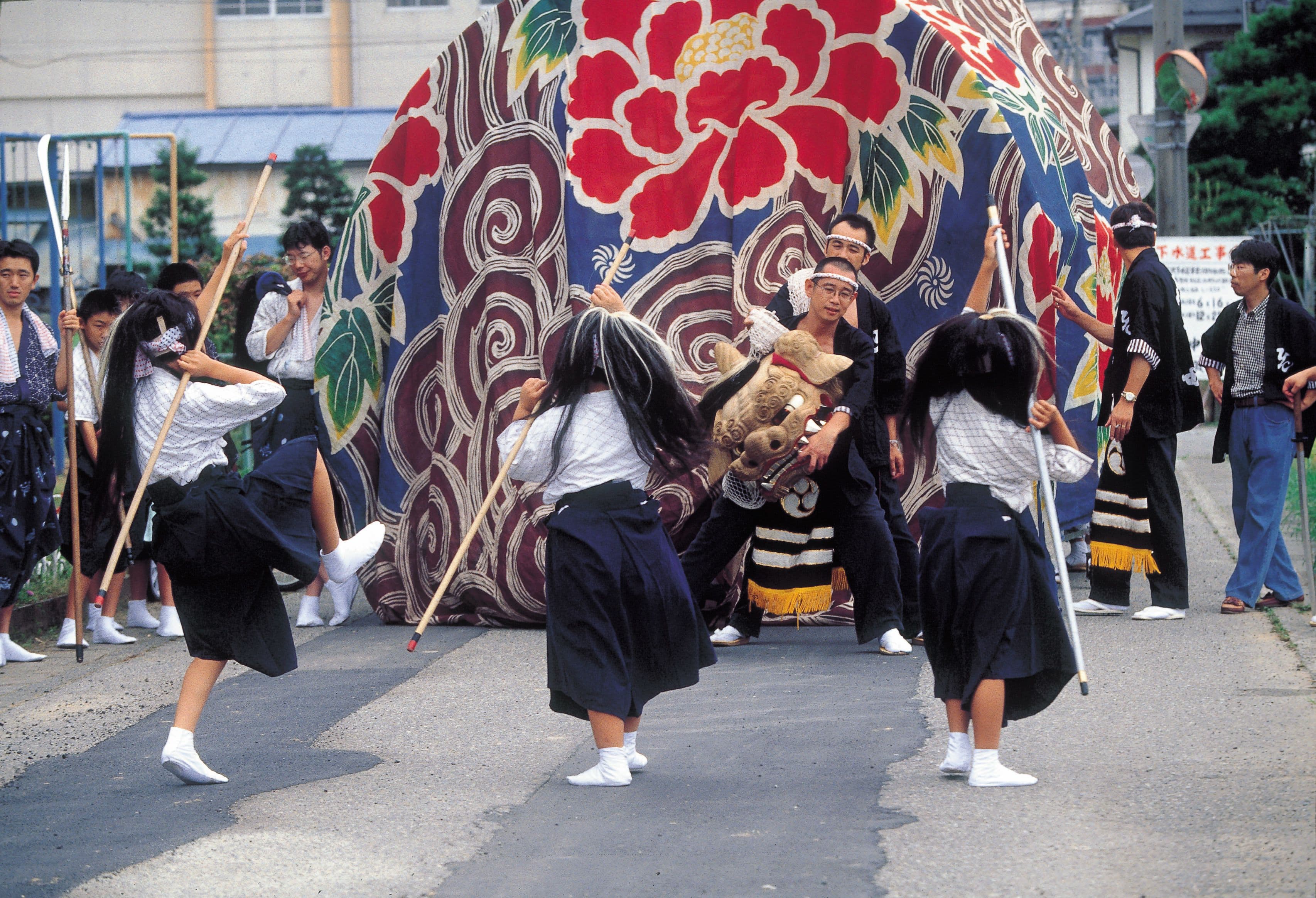 Traditional dance performance at the Hassaku Festival